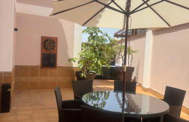 VILLA BLOSSOM in the beautiful area of Puerto Santiago Tenerife with 5 bedrooms for up to 10 guests private swimming pool and many other activities to entertain the family Secure parking for 2 cars and disabled access throughout - Foto 68