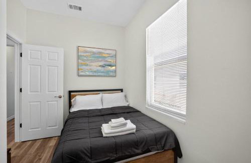 Stylish Home- Mins to St Josephs Hospital & DT - Foto 16