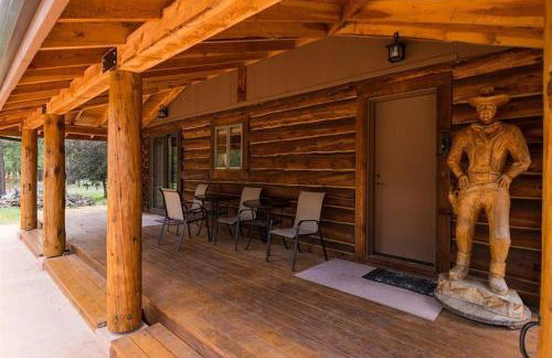 Sisters Dream Inn - Photo 16