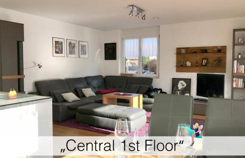 Ferienwohnung Central 1st floor - hochwertige Wohnung mit Balkon und Aufzug - Foto 1