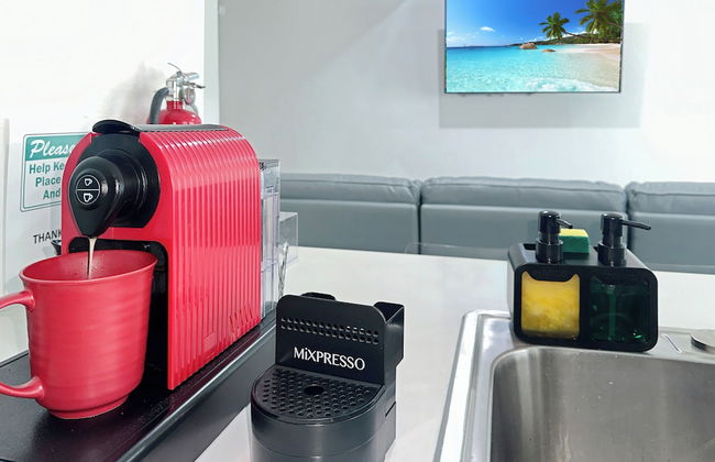 Experience Luna Sky! 65" TV Bar BBQ go FL Keys - Foto 10