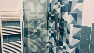 Spacious 4BR Suite & Prime Location and Comfort - Foto 4, Shower