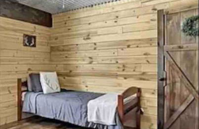 Rustic Barn Retreat w Hot Tub Game Room & FirePit - Foto 17