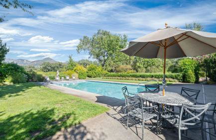 Vineyard Estate w Pool Spa Bocce Ball Mins to Wineries Park Lawndale Manor by AvantStay - Foto 36