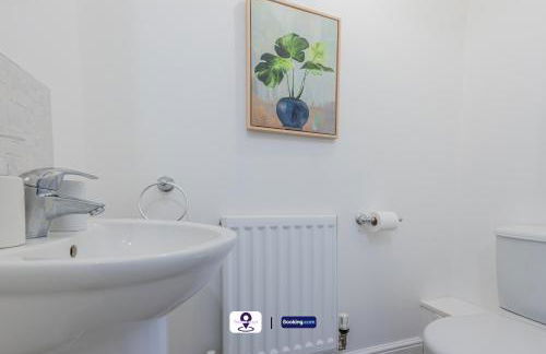 Last-Minute Escapes ! Summer Days l RTM Stay l 4 -Bed House By Finesse Stays Short Lets & Serviced Accommodation Wakefield With Parking, Contractors - Foto 53