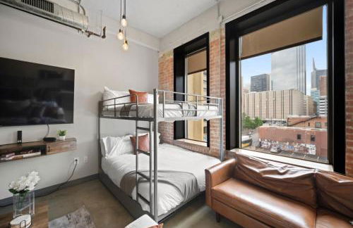 Beautiful Downtown Apartment with Pool, Laundry, Parking - Foto 23