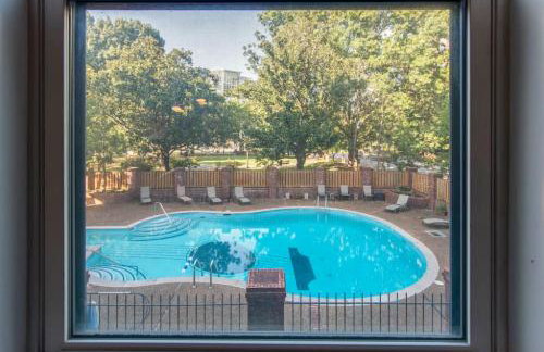 Famous MUSIC ROW 1 Bedroom Condo with FREE Parking and Pool - Foto 38