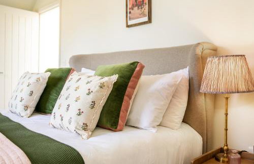 Field House - Stunning 3 Bedroom Home in Kingham! - Photo 5