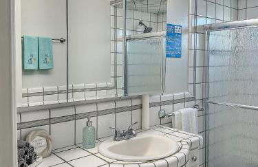 Quaint Mid-Century Cottage by the Coast - Foto 22