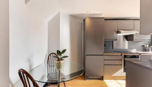 Designer 1 bed Loft Apartment, SW16 - Foto 4, Garden view, stove