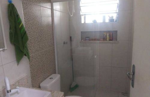 Casa em Itanhaém com 2 quartos garagem p 2 carros, churrasqueira, piscina 200 m da praia - Foto 16