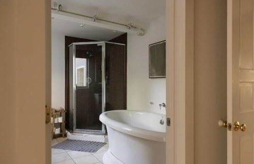 Secluded escape with hot tub, pizza oven, fireplace - Foto 77