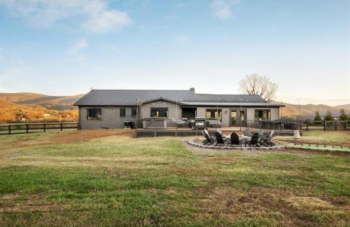 Luxe, Mountain VIEWS, Sauna, HotTub, Pups - Foto 34