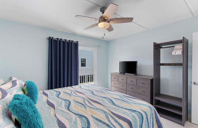 Modern Retreat, Block to Beach w Pool & Balcony - Foto 5