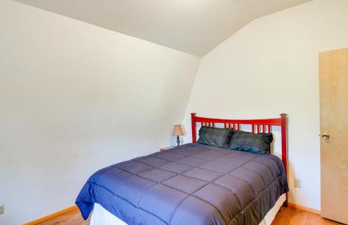 Forested Coffman Cove Cabin with Wood-Burning Stove! - Foto 17