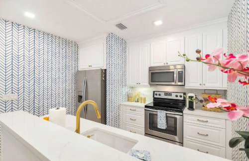 Designer condo w oceanfront & walk to Worth Ave - Photo 14