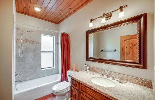 Pine Mountain Club Cabin with Private Deck and Views! - Foto 17