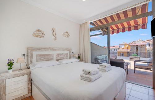 Cozy 2BR Retreat With Big Terrace, Peaceful Stay Minutes Away From the Beach - Foto 23