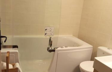 Cosy appartement RDC-terrasse et parking privé - Foto 43