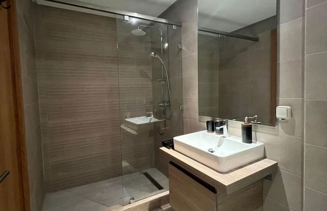 2 Bed Apartment - Balcony, Parking, Wifi - Photo 8