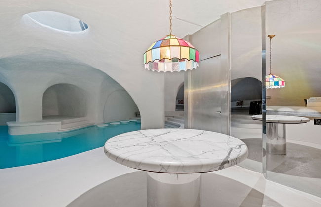 Massive Home w Sauna Pools Hot Tub Fireplaces - Photo 5