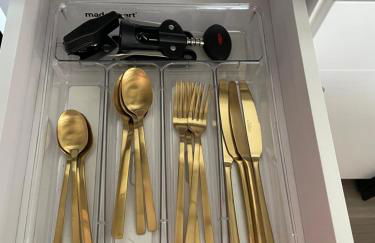 Lux House Of Champagne 2BR 2BA Free Parking & Wifi - Photo 11