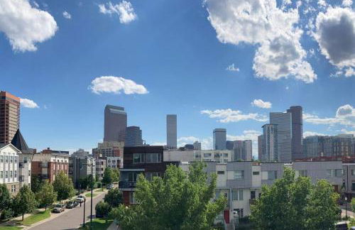 Upscale Townhome w/ Stunning Rooftop Views - Foto 5