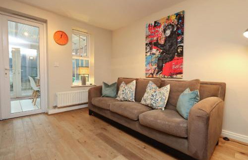 Cosy Bristol Townhouse - Free Parking - Sleeps 6 - By EKLIVING PARTNERS - Foto 42