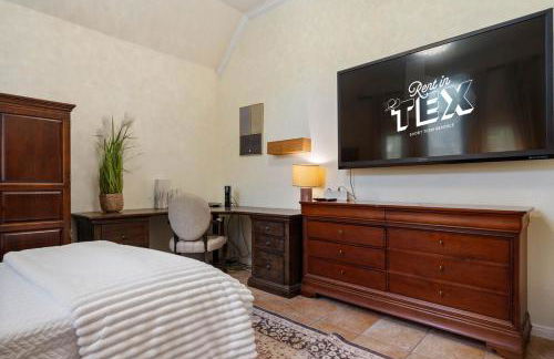 Modern 4BR Home w WiFi by Dell Diamond - Photo 35