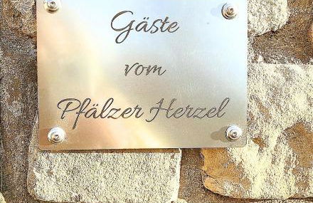 Pfälzer Herzel mit 2 Schlafzimmern und Blick über die Rheinebene kostenfreiem Parkplatz und Wlan fußläufig zum Wald und den Weinbergen Weinkühlschrank Brötchenservice Garten mit Gasgrill - Foto 45