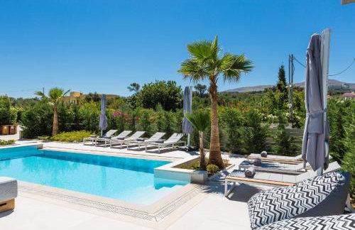 Vasilios Villa, with Pool, Gym & Close to Beach, By ThinkVilla - Foto 2