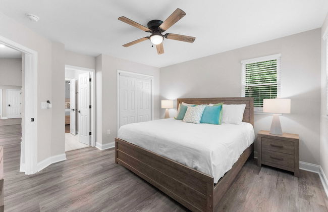 Fireside Fun by Avantstay Sleeps 18 Waterfront + Pool - Foto 26