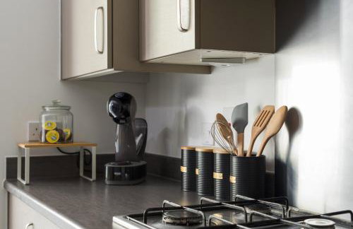 Central 1-Bed perfect for you By Valore Property Services - Foto 9