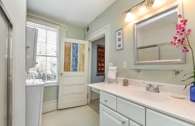 Artist's House Upper Apt Walk to Forsyth - Photo 25