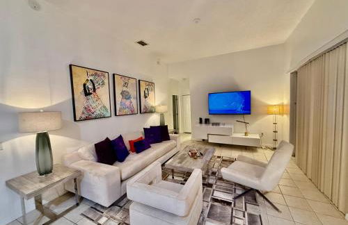 Grand Luxury 4BR Pool Home Near Disney Parks - Foto 3