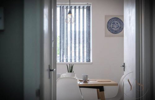 Modern 3BR Home in 9 Anson Rd Near Sandwell Hospital with Garden and Free Parking - Foto 28