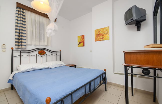 Ydreos Studios & Apartments - Photo 3