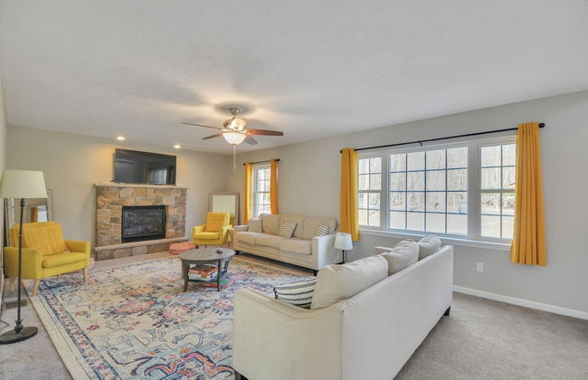 Pocono Retreat: Lake, Firepit, Bbq, Gameroom, Ski 4 Bedroom Home by RedAwning - Foto 1