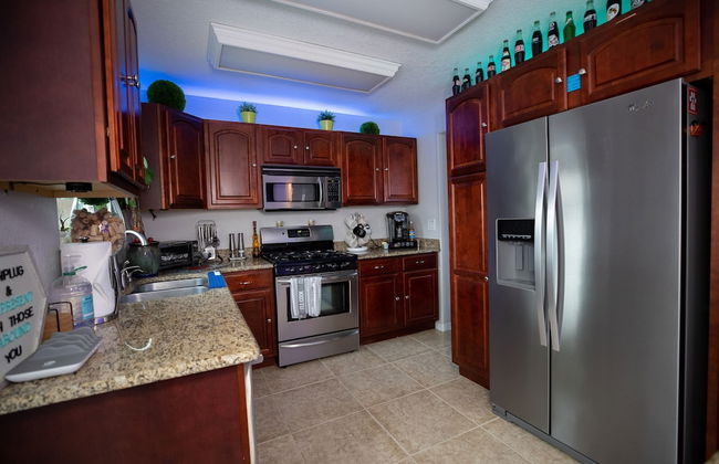 Urban Oasis W/hot Tub, Heated Pool And Private Movie Theater 2 Bedroom Home by RedAwning - Foto 18