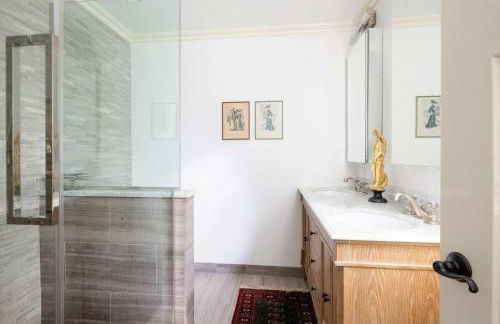 Summerset Villa by Rove Travel - Home with Pool & Hot Tub - Foto 16