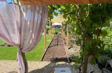 Eclectic Barn - Pergola & Dog-Friendly Garden - Photo 34