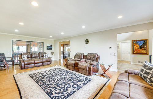 Bloomfield Retreat with Pool 6 Mi to Riverside Park - Foto 5