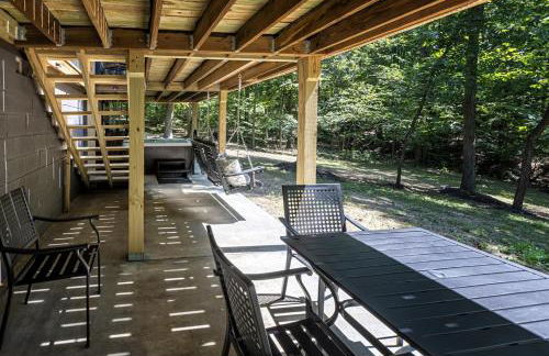 Modern 2BR Cabin w Hot Tub Near Wine Trail - Photo 32