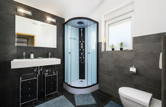 Villa Elisa With View - Foto 17