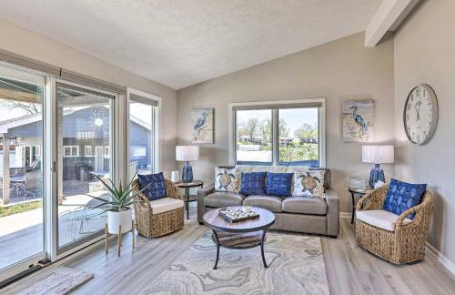 Lakefront Bellevue Home Private Beach and Fire Pit! - Foto 4