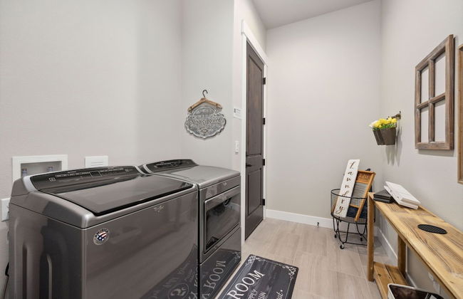 Upscale Waterfront Estate With Mountain Sunset Views - Foto 31