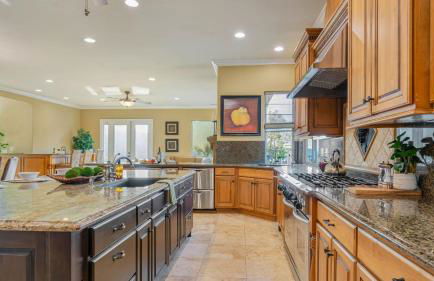 Hilltop Estate w/ Pool, Hot Tub, Fire Pit, Views Cleveland Vista by Avantstay - Foto 51