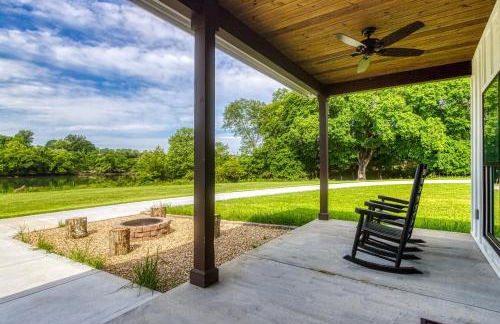 Lazy River Cabin, River Front, Hot Tub, WIFI, 560 in FREE Attraction tickets each paid day! - Foto 49