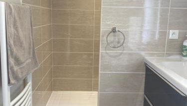 Logement au calme avec piscine en saison - Foto 4, Shower