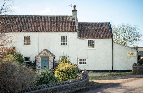 The Farmhouse with two hot tubs - Foto 12